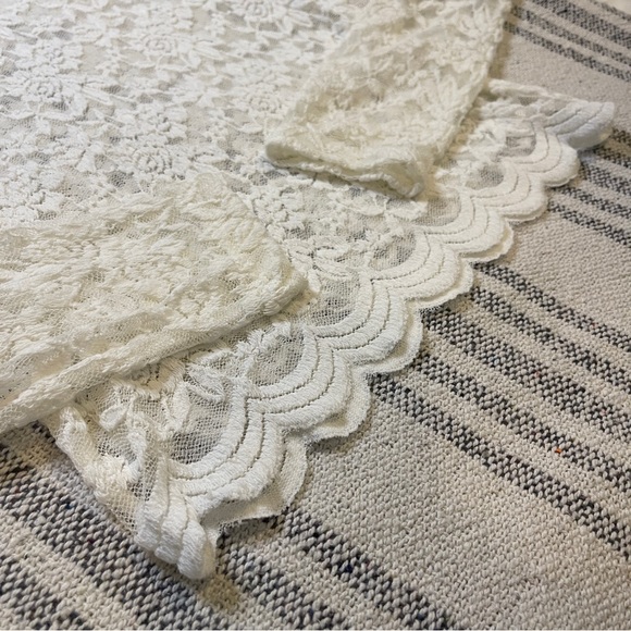 𝚕𝚘𝚗𝚐 𝚜𝚕𝚎𝚎𝚟𝚎 𝚕𝚊𝚌𝚎 𝚌𝚛𝚘𝚙 𝚝𝚘𝚙 🝮 𝚜𝚒𝚣𝚎 𝚖𝚎𝚍𝚒𝚞𝚖 - Picture 3 of 8